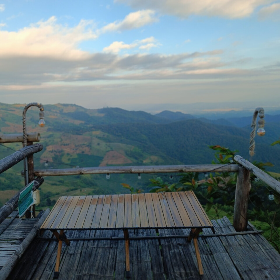 Montoro Hill by Doi Chaang Coffee ที่พักแบบลานแคมป์ปิ้งวิว 360 องศา