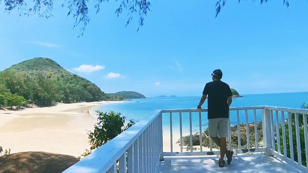 Curve Beach Cafe : ดื่มด่ำกาแฟ ฟังเสียงคลื่น ชิลริมทะเล @สัตหีบ